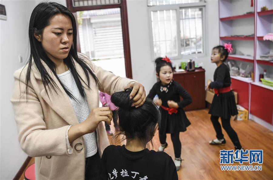 (社會)(1)建社區(qū)扶貧工廠 讓群眾靈活就業(yè)