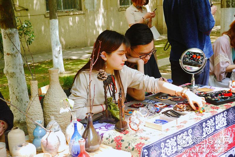 ��У���I(y��)����(chu��ng)�⼯��