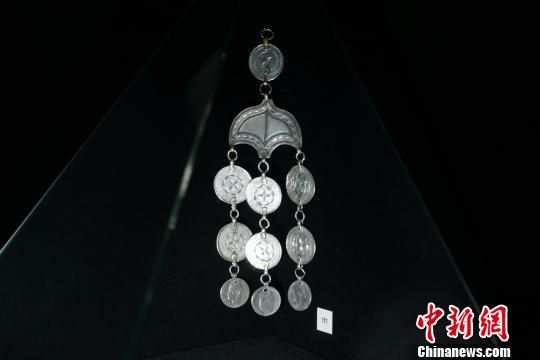 �D��չ�����y��������h �z