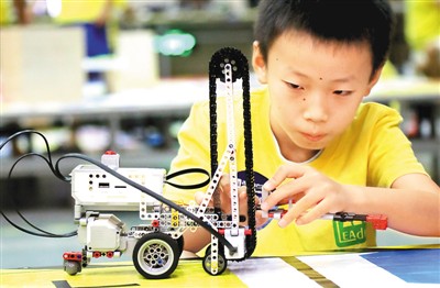 2017��8��13����2017��������AI�˹������OӋ��ِ�ڽ��K�K���_ِ��һ��С�x���M��ِǰ�{ԇ�������Дz�����A��l(f��)��